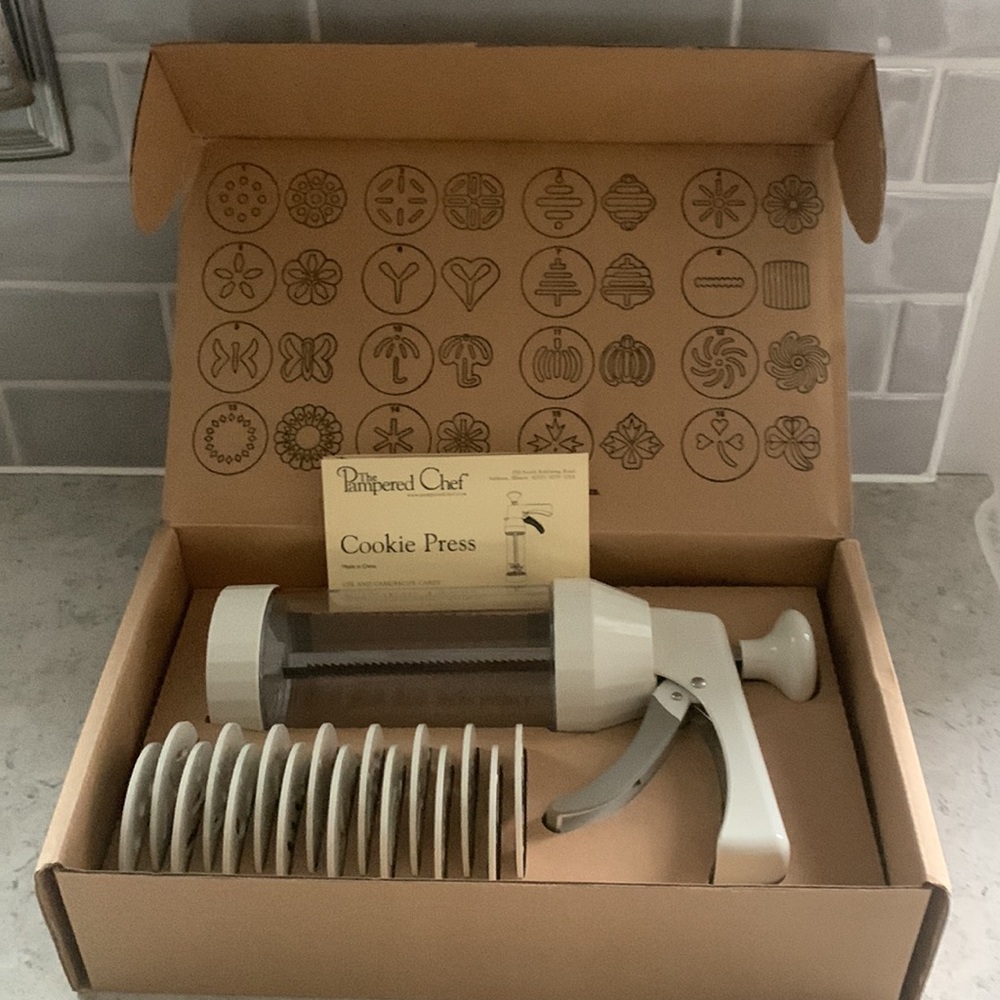 Pampered Chef Cookie Press #1525 With 16 Discs